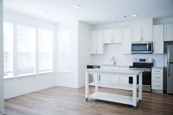 Kitchen with moveable island